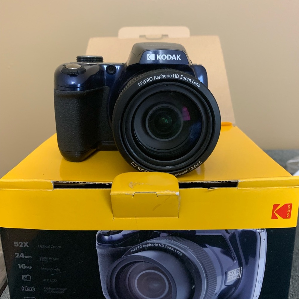 Kodak PixPro AZ528. New